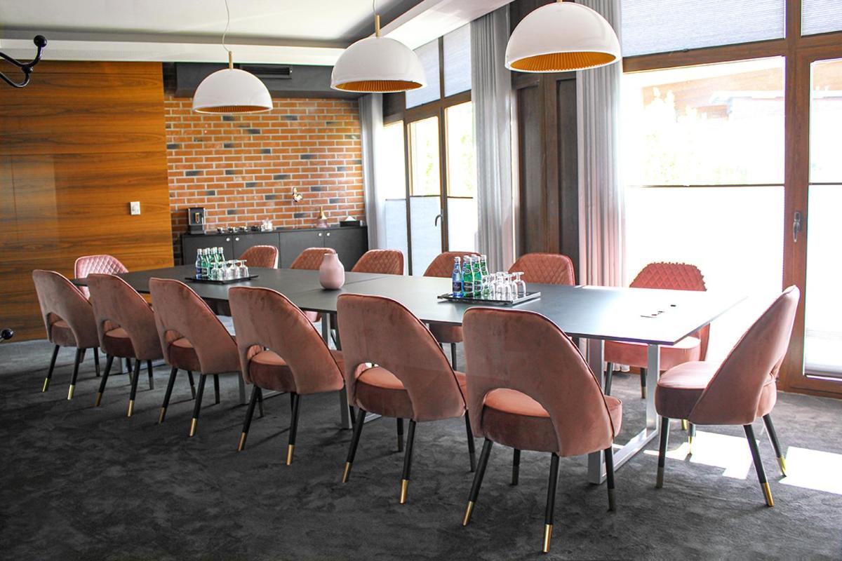 奥斯特罗达 威拉港艺术与商业酒店 外观 照片 Meeting room
