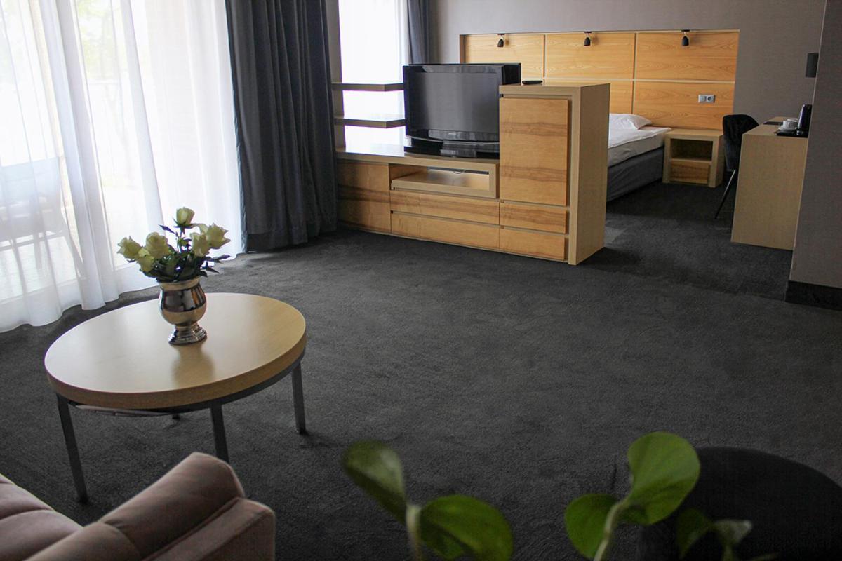 奥斯特罗达 威拉港艺术与商业酒店 外观 照片 A room at the hotel
