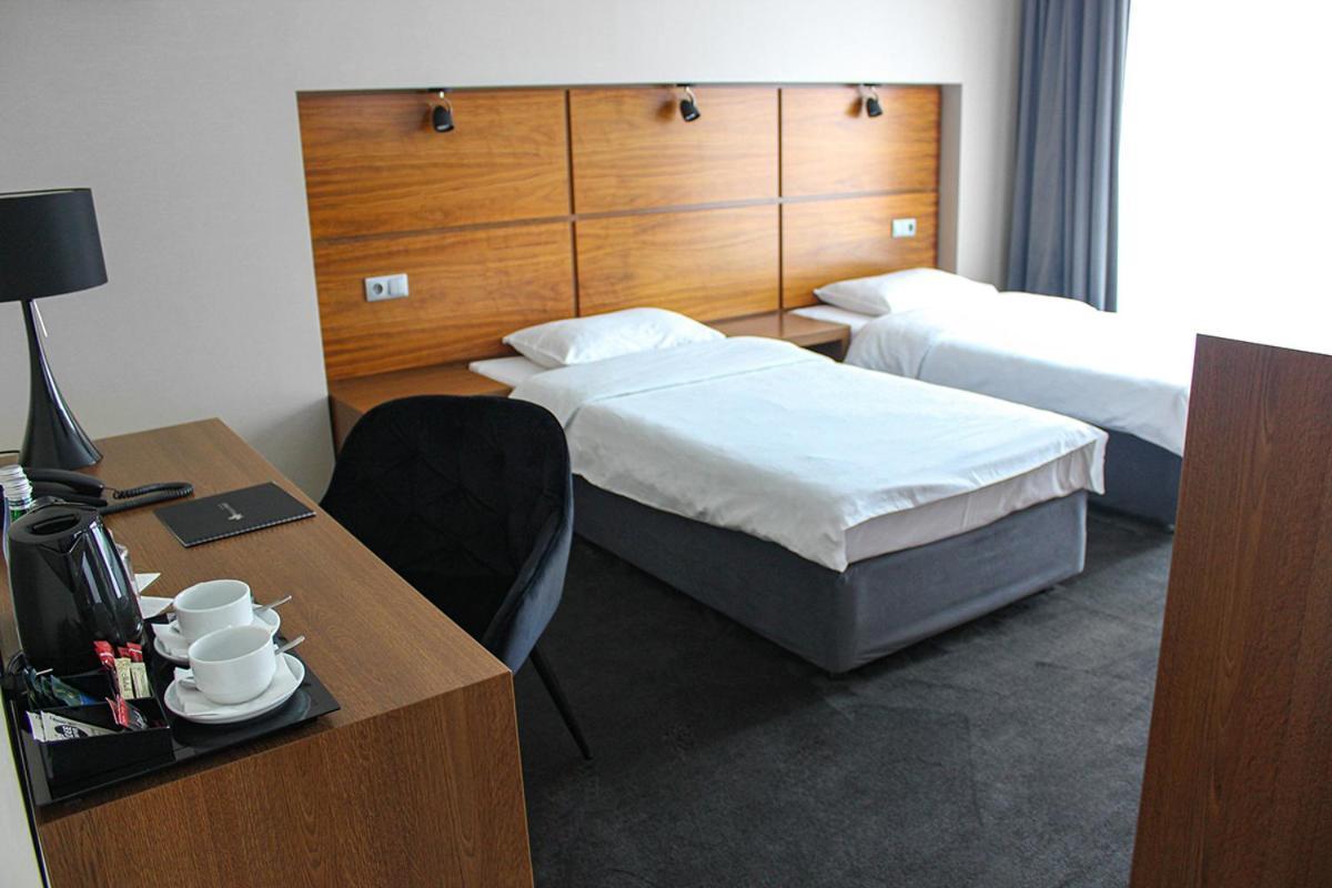 奥斯特罗达 威拉港艺术与商业酒店 外观 照片 A room at the hotel