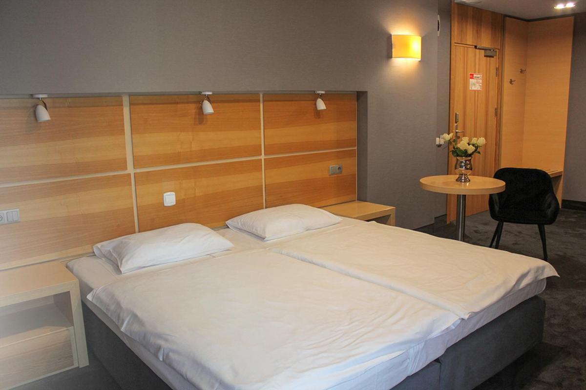 奥斯特罗达 威拉港艺术与商业酒店 外观 照片 A room at the hotel