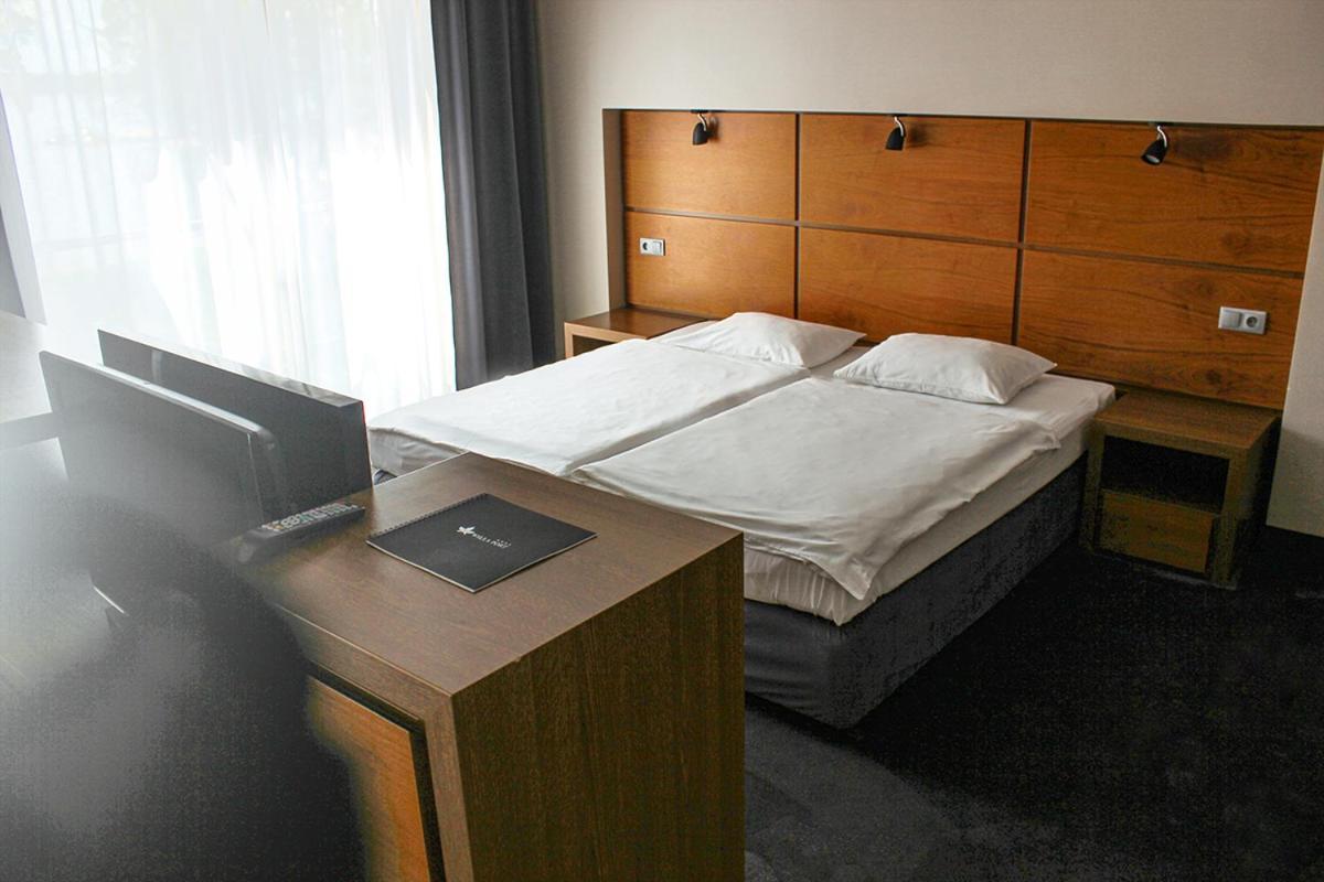 奥斯特罗达 威拉港艺术与商业酒店 外观 照片 A room at the hotel
