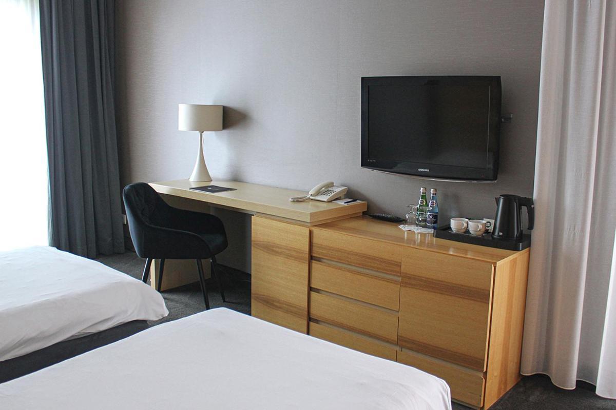 奥斯特罗达 威拉港艺术与商业酒店 外观 照片 A room at the hotel