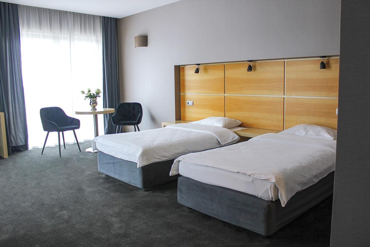 奥斯特罗达 威拉港艺术与商业酒店 外观 照片 A room at the hotel