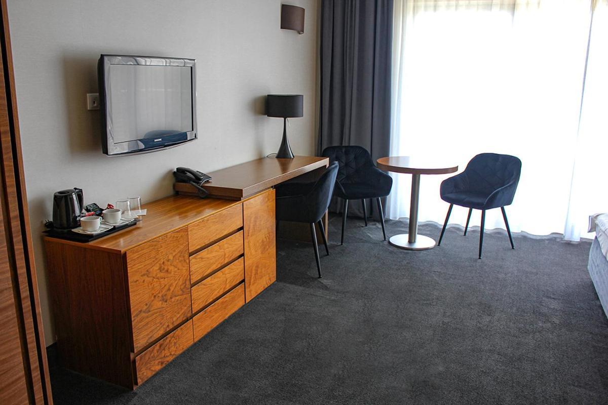 奥斯特罗达 威拉港艺术与商业酒店 外观 照片 A room at the hotel