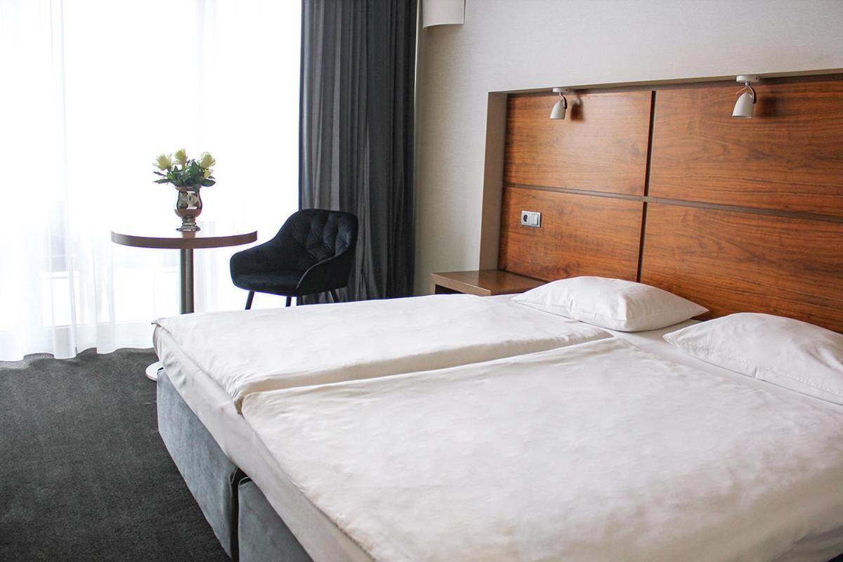 奥斯特罗达 威拉港艺术与商业酒店 外观 照片 A room at the hotel
