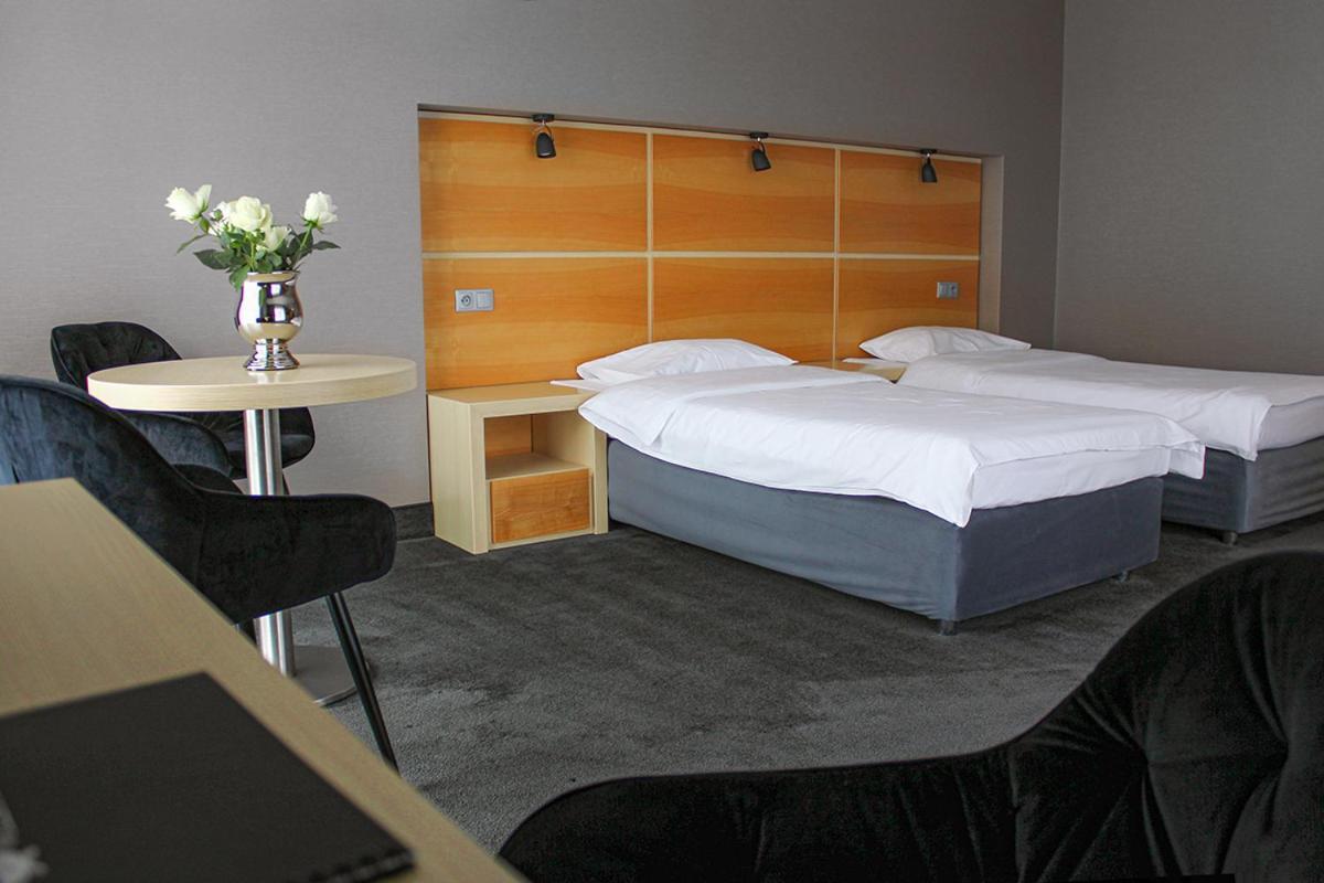 奥斯特罗达 威拉港艺术与商业酒店 外观 照片 A room at the hotel