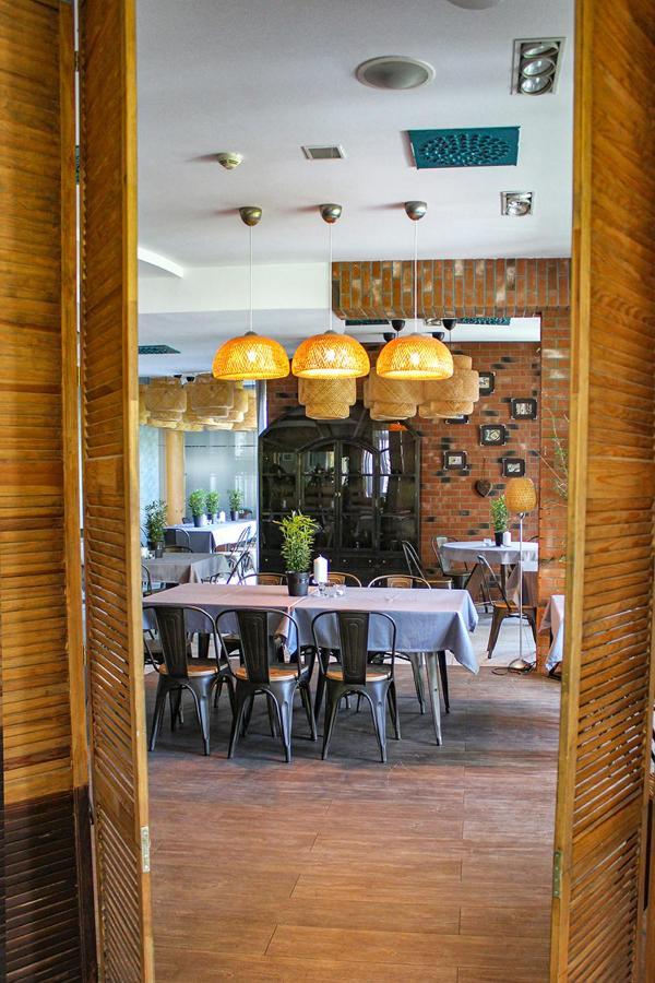 奥斯特罗达 威拉港艺术与商业酒店 外观 照片 Restaurant in the hotel