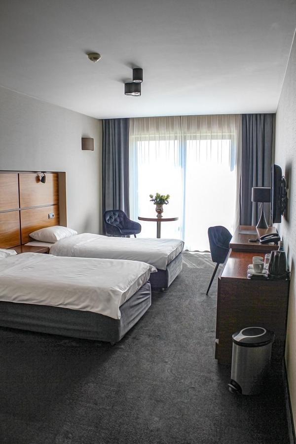 奥斯特罗达 威拉港艺术与商业酒店 外观 照片 A room at the hotel