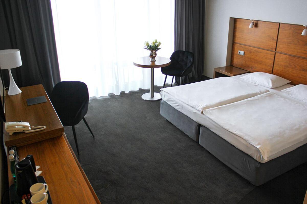 奥斯特罗达 威拉港艺术与商业酒店 外观 照片 A room at the hotel