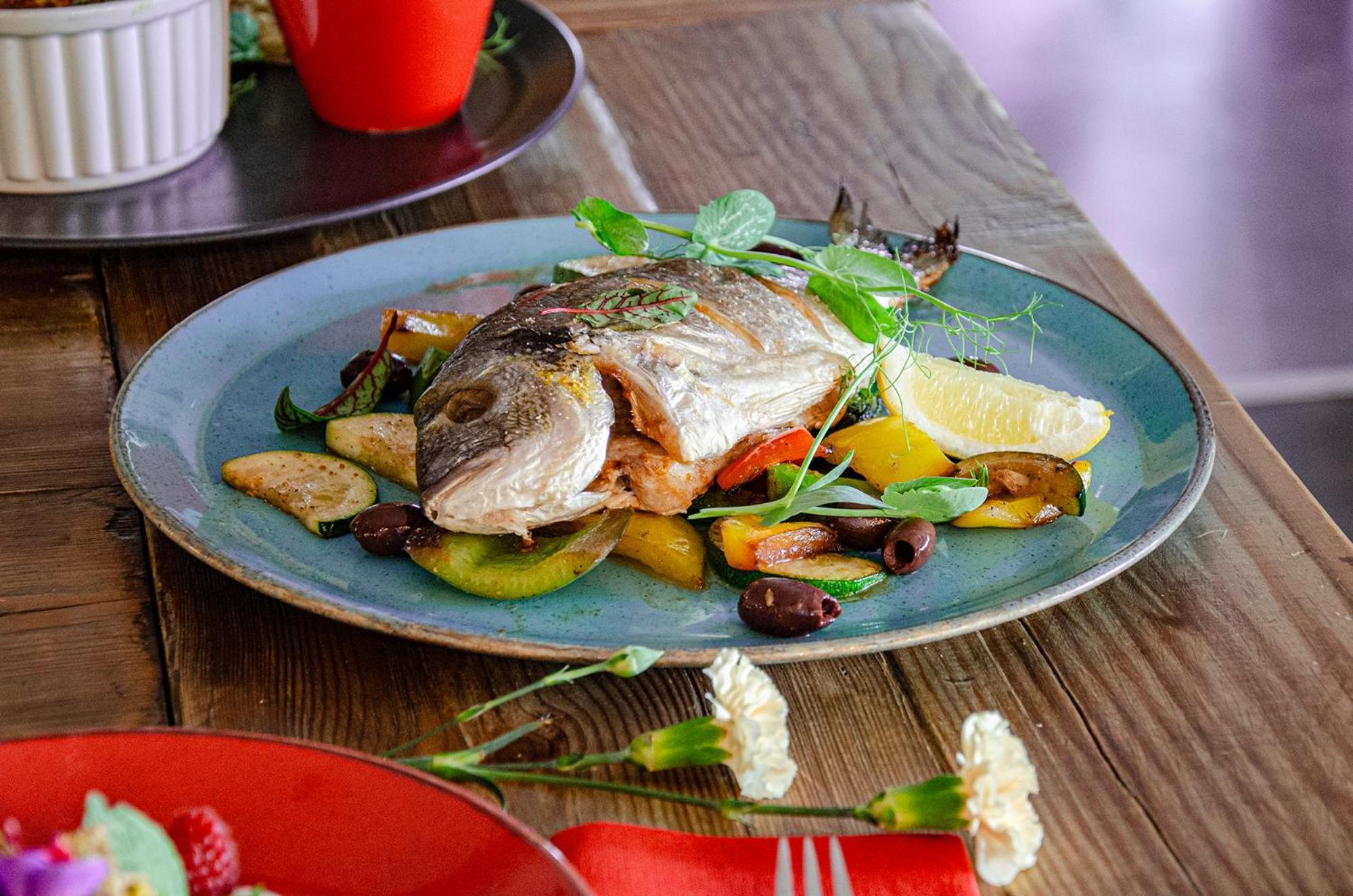 奥斯特罗达 威拉港艺术与商业酒店 外观 照片 A plate of grilled fish