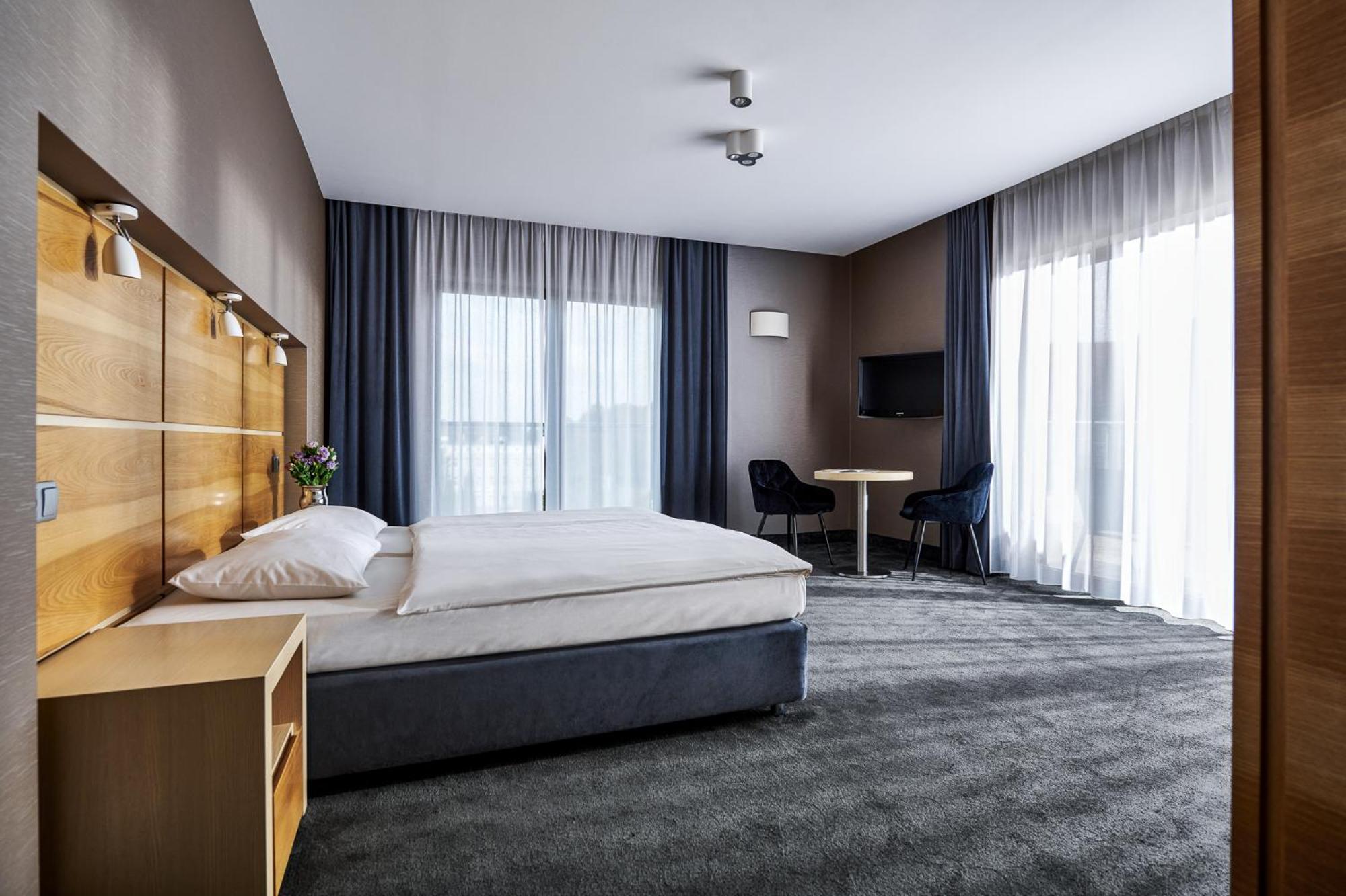 奥斯特罗达 威拉港艺术与商业酒店 外观 照片 A room at the hotel