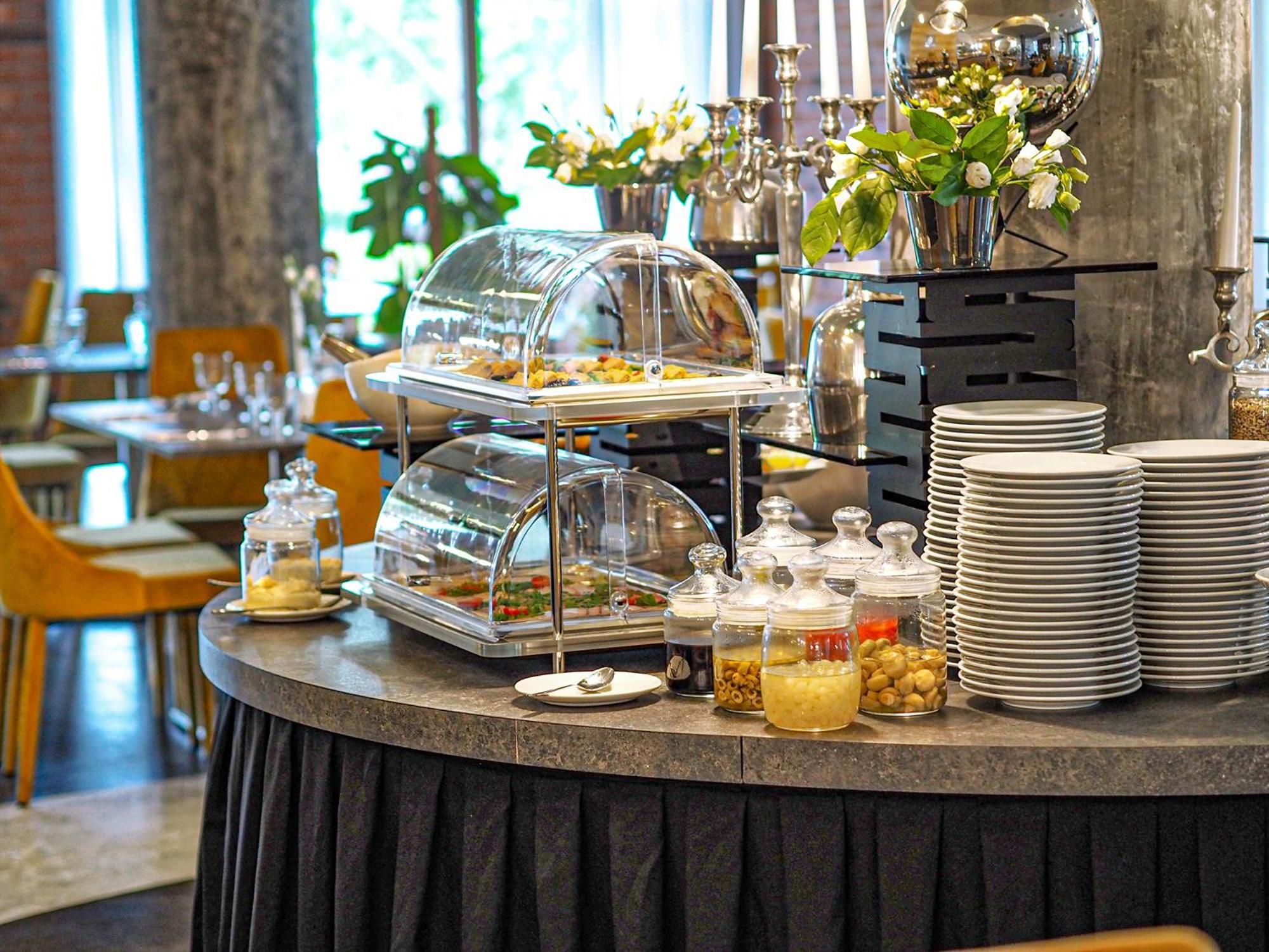 奥斯特罗达 威拉港艺术与商业酒店 外观 照片 A buffet at a hotel