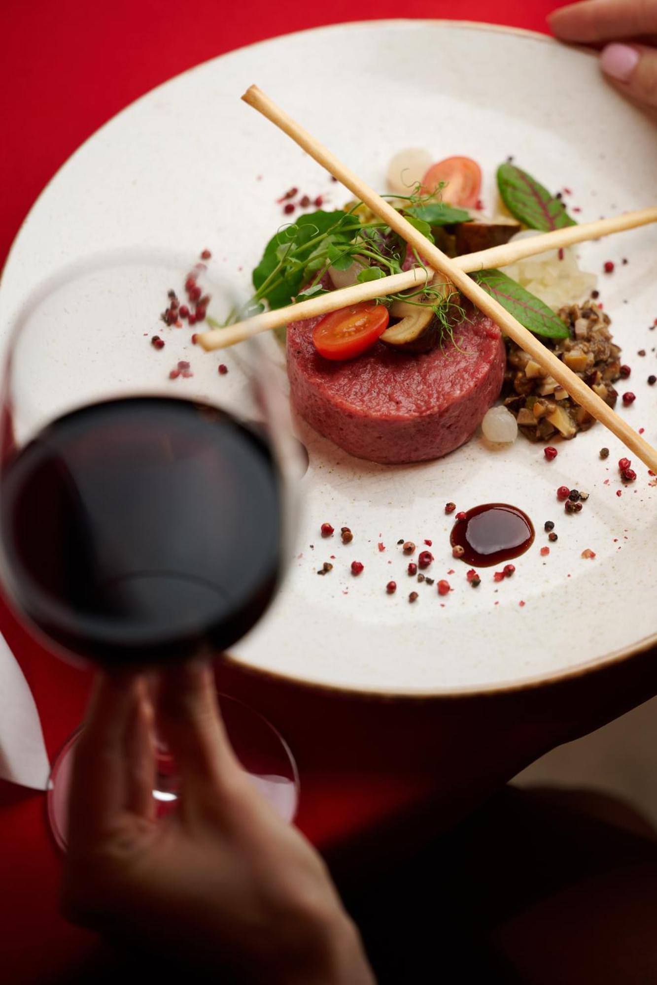 奥斯特罗达 威拉港艺术与商业酒店 外观 照片 A steak and wine dinner
