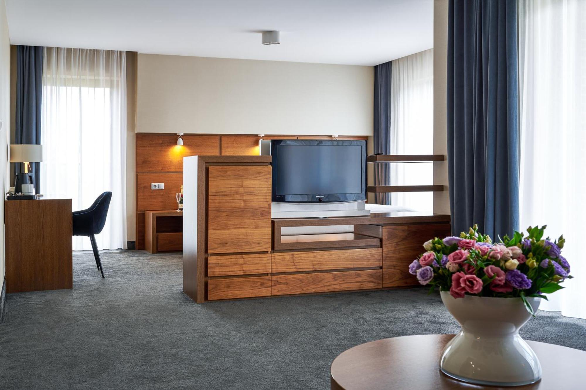 奥斯特罗达 威拉港艺术与商业酒店 外观 照片 A room at the hotel