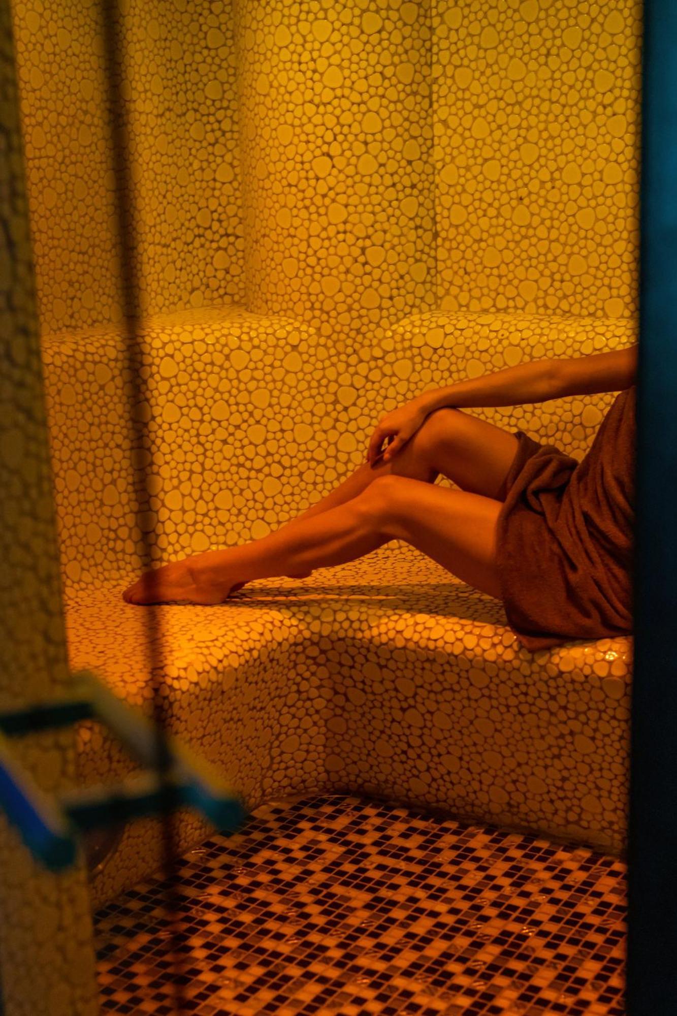 奥斯特罗达 威拉港艺术与商业酒店 外观 照片 A woman in a spa